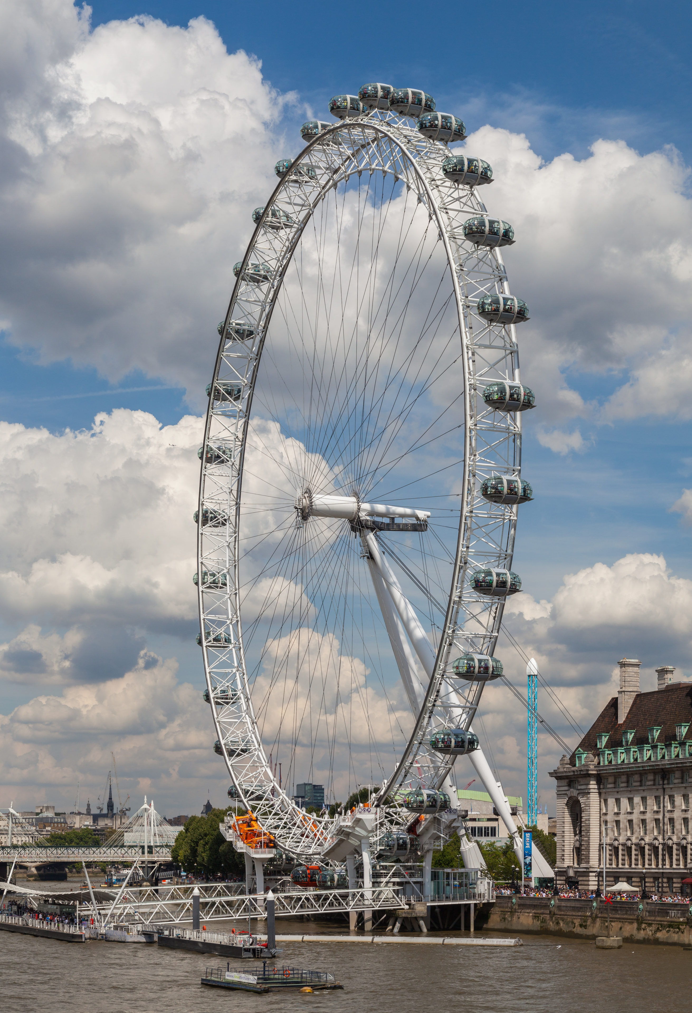 THE LONDON EYE : THE WORLDS TALLEST CANTILEVERED OBSERVATION WHEEL