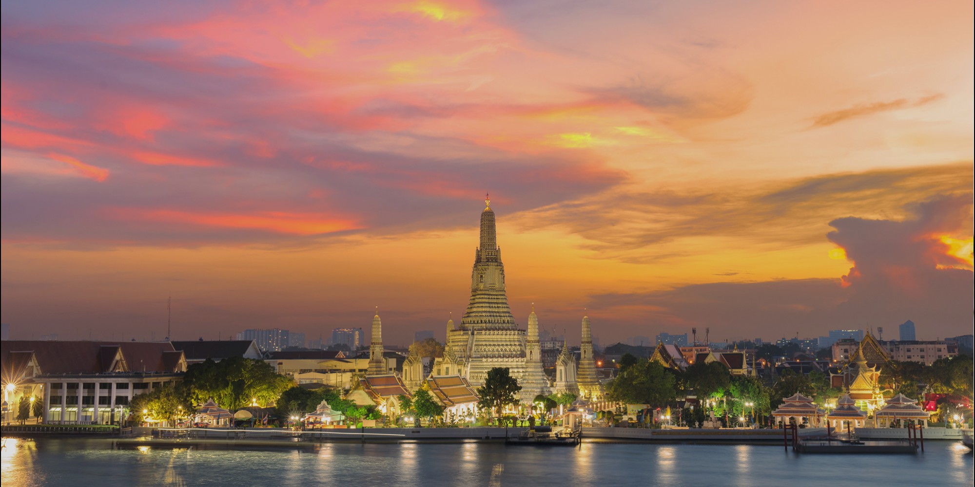 THAILAND : BANGKOK WAT ARUN & WAT SUTHAT